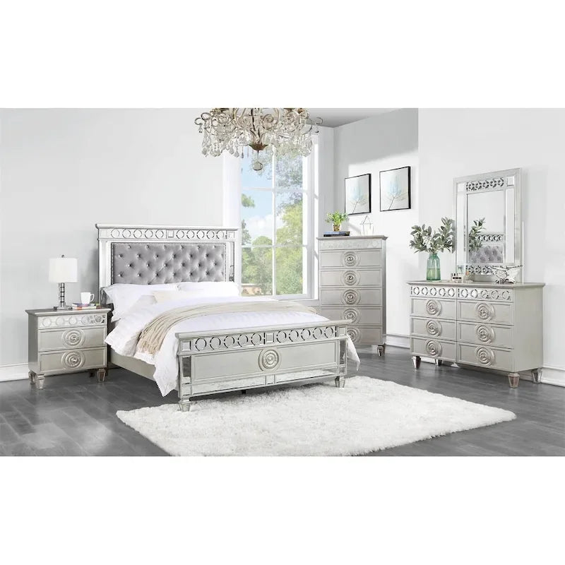 Lit double en velours gris avec finition argentée et effet miroir