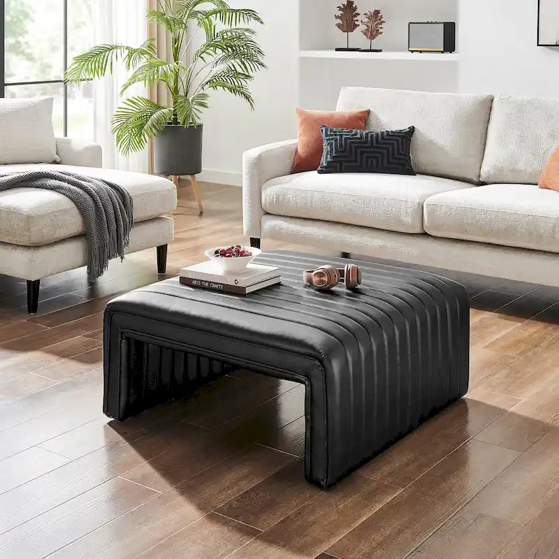 Table basse Atkinson en similicuir